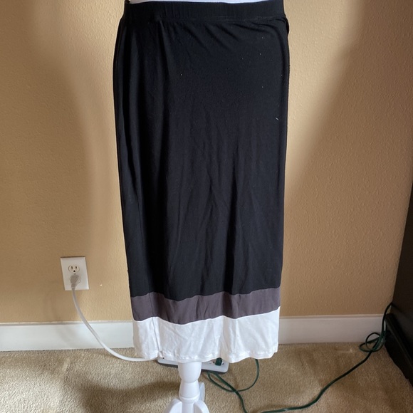 Black pencil skirt - Picture 2 of 4